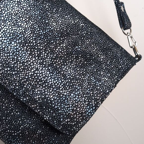 Cofi Leather Metallic Stingray Pattern Embossed Leather  Stunning Crossbody NWOT - Picture 13 of 17